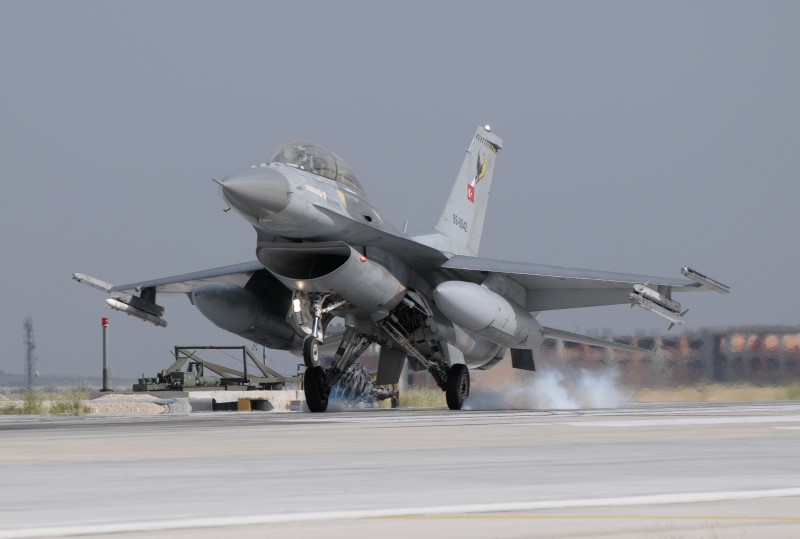 Photo 15.JPG - The F-16D Block 40D of the 162 Filo Bandirma when touching down after a  successful mission in the afternoon